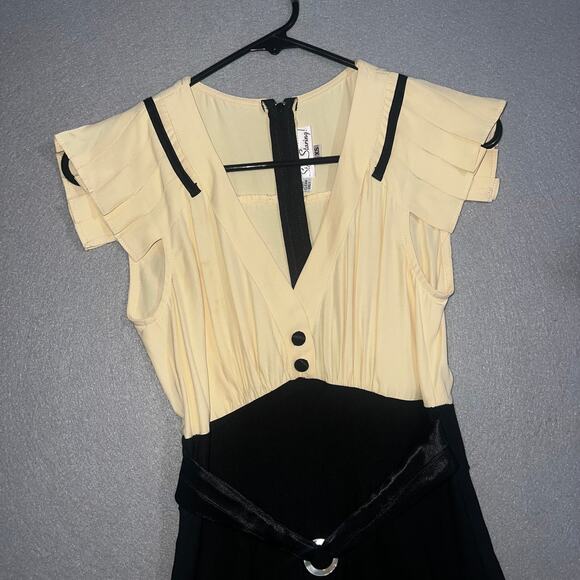 Stop Staring Dress Women’s XS Beige Black Belted Two Tone Pleated Pin Up - Picture 3 of 4